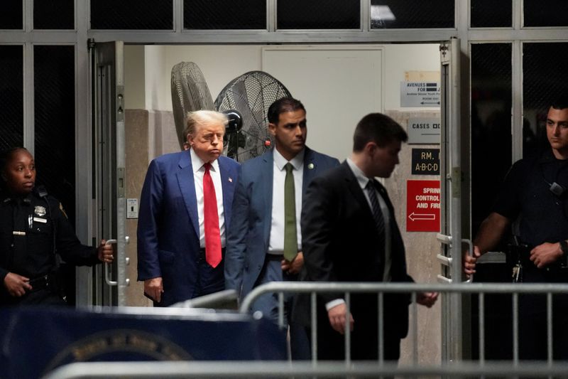 &copy; Reuters. L'ancien président américain Donald Trump se rend au tribunal pénal de Manhattan, à New York. /Photo prise le 30 avril 2024/REUTERS/Seth Wenig