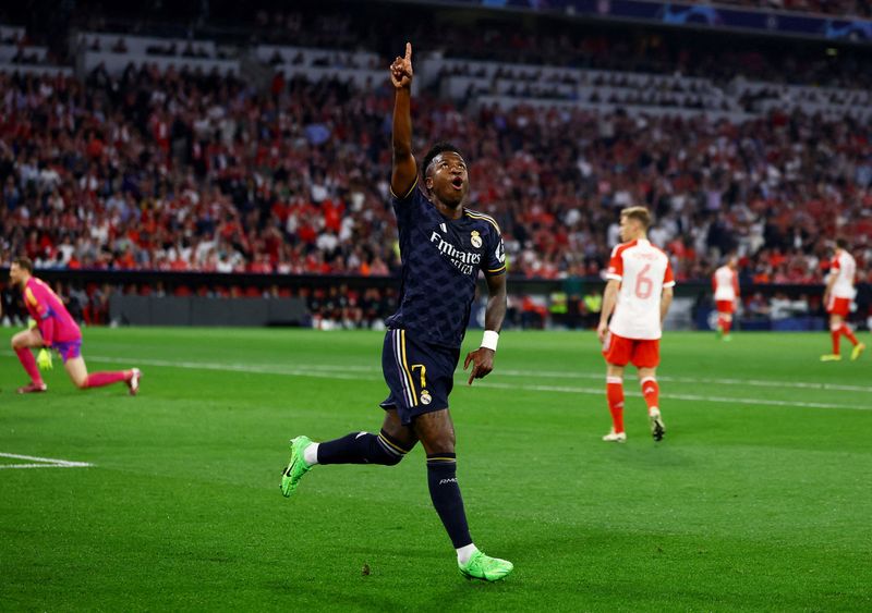 &copy; Reuters. Fútbol - Liga de Campeones - Semifinal - Partido de ida - Bayern Munich - Real Madrid - Allianz Arena, Múnich, Alemania - 30 de abril de 2024. Vinicius Junior, del Real Madrid, celebra el primer gol REUTERS/Kai Pfaffenbach  
