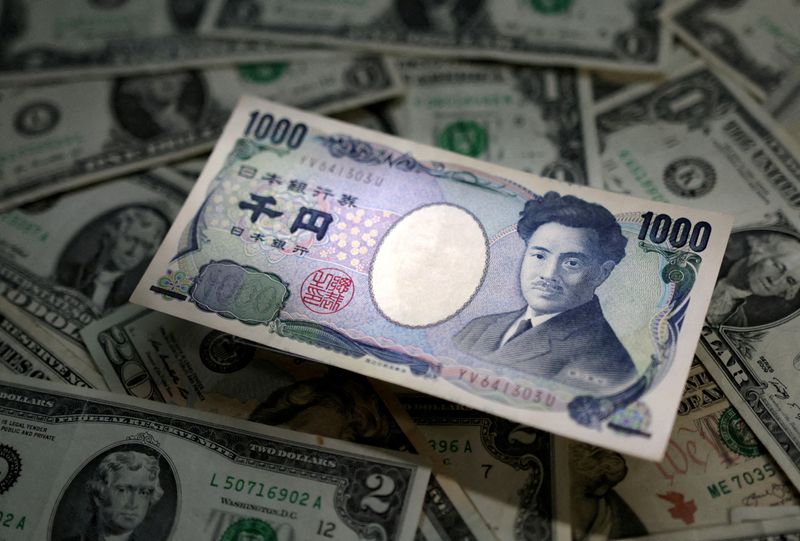&copy; Reuters. FILE PHOTO: FILE PHOTO: Japanese Yen and U.S. dollar banknotes are seen in this illustration taken March 10, 2023. REUTERS/Dado Ruvic/Illustration/File Photo/File Photo
