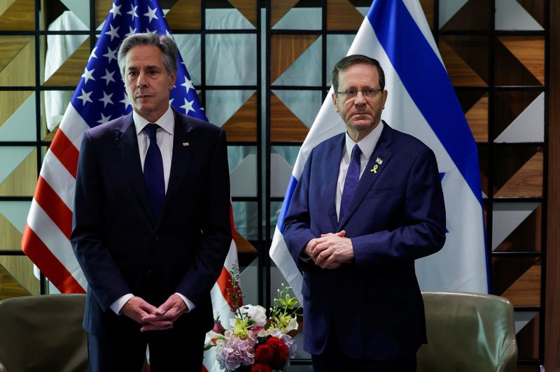&copy; Reuters. U.S. Secretary of State Antony Blinken meets with Israeli President Isaac Herzog in Tel Aviv, Israel, May 1, 2024. REUTERS/Evelyn Hockstein/Pool