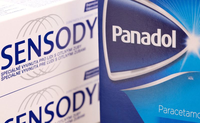 &copy; Reuters. FILE PHOTO: FILE PHOTO: Sensodyne toothpaste and Panadol tablets are seen in this illustration taken on January 17, 2022. REUTERS/Dado Ruvic/Illustration/File Photo/File Photo