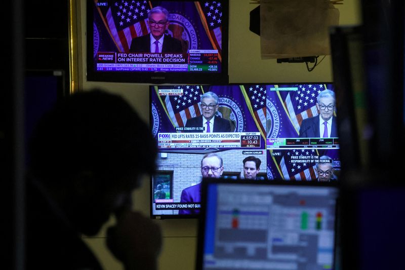 &copy; Reuters. FILE PHOTO: A trader works inside a booth, as screens display a news conference by Federal Reserve Board Chairman Jerome Powell following the Fed rate announcement, on the floor of the New York Stock Exchange (NYSE) in New York City, U.S., July 26, 2023. 