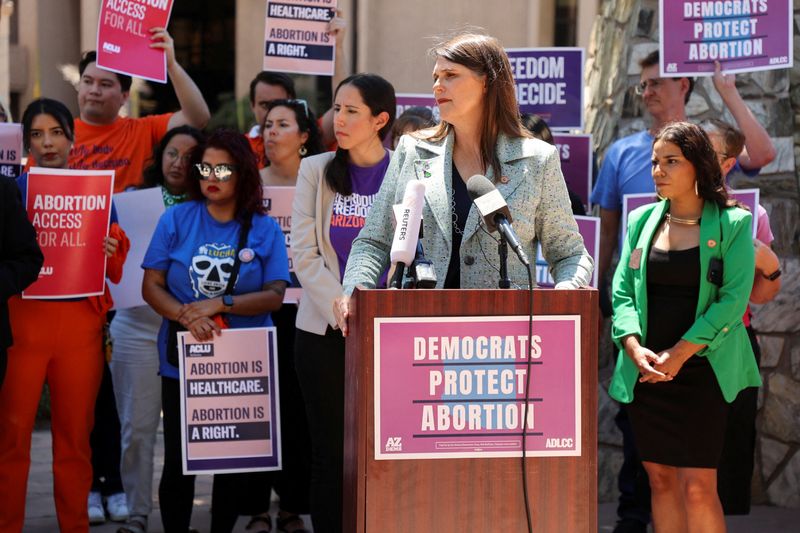 &copy; Reuters. FILE PHOTO: Democrat Stephanie Stahl Hamilton, sponsor of repeal bill of 1864 Arizona abortion law, speaks to reporters during a press conference in Phoenix, Arizona, U.S. April 17, 2024. REUTERS/Liliana Salgado/File Photo