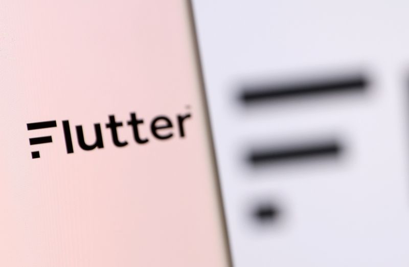 &copy; Reuters. FILE PHOTO: Flutter's logo is pictured on a smartphone in this illustration taken, December 4, 2021. REUTERS/Dado Ruvic/Illustration/File Photo