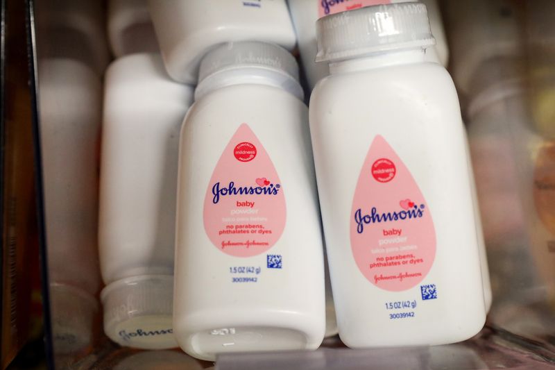 &copy; Reuters. FILE PHOTO: Bottles of Johnson's baby powder are displayed in a store in New York City, U.S., January 22, 2019. REUTERS/Brendan McDermid/File Photo