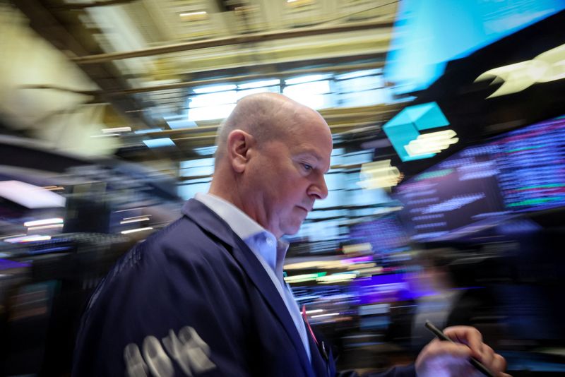 &copy; Reuters. Un trader à Wall Street. /Photo prise le 24 avril 2024 à New York aux Etats-Unis/REUTERS/Brendan McDermid