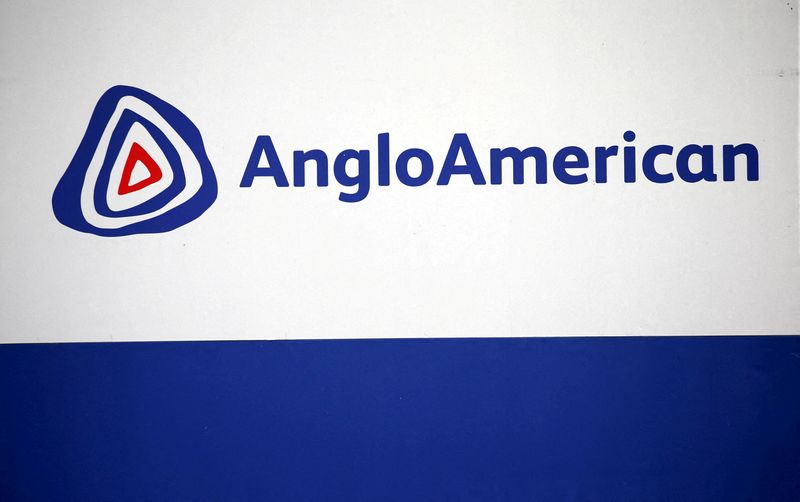 &copy; Reuters. Foto de archivo del logo de Anglo American 
 Oct 5, 2015.  REUTERS/Siphiwe Sibeko/