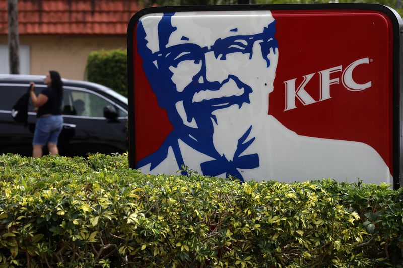 © Reuters. A Kentucky Fried Chicken (KFC) logo is pictured on a sign in North Miami Beach, Florida, U.S. April 6, 2017.   REUTERS/Carlo Allegri/ File Photo