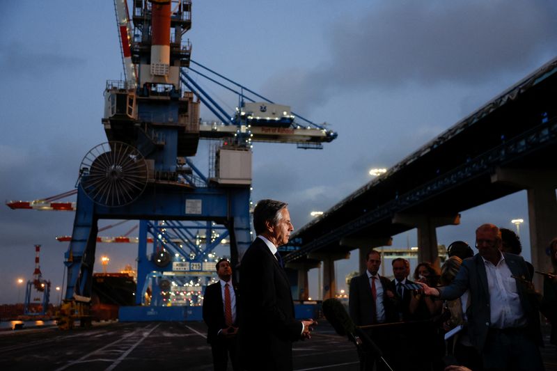 © Reuters. وزير الخارجية الأمريكي أنتوني بلينكن يتحدث إلى مؤتمر صحفي في ميناء أسدود في الأول من مايو أيار 2024. صورة لرويترز من ممثل لوكالات الأنباء