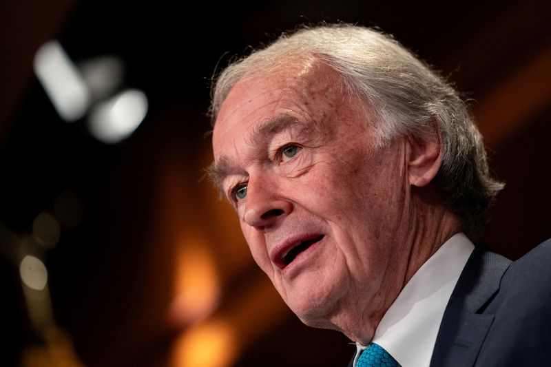&copy; Reuters. U.S. Sen. Edward Markey (D-MA) speaks during a press conference addressing a new policy that demands recipients of foreign military aid to follow international humanitarian law at the U.S. Capitol in Washington, U.S., February 9, 2024. REUTERS/Nathan Howa