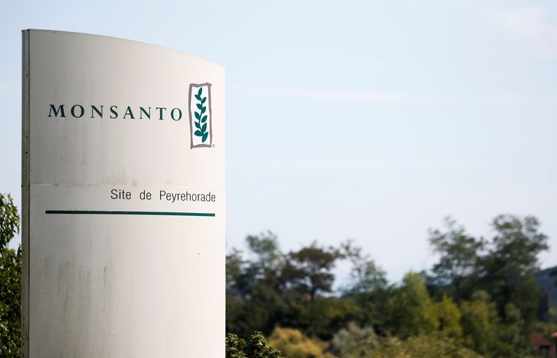 &copy; Reuters. The logo of Monsanto is seen at the Monsanto factory in Peyrehorade, France, August 23, 2019. REUTERS/Stephane Mahe/File Photo