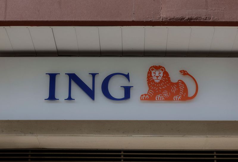 &copy; Reuters. Le logo d'ING est visible dans une agence de la banque ING, à Malaga, en Espagne. /Photo prise le 24 avril 2024/REUTERS/Jon Nazca