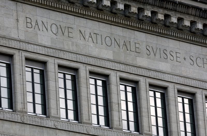 &copy; Reuters. FILE PHOTO: FILE PHOTO: The Swiss National Bank (SNB) building is seen near the Limmat river in Zurich, Switzerland March 23, 2023. REUTERS/Denis Balibouse/File Photo