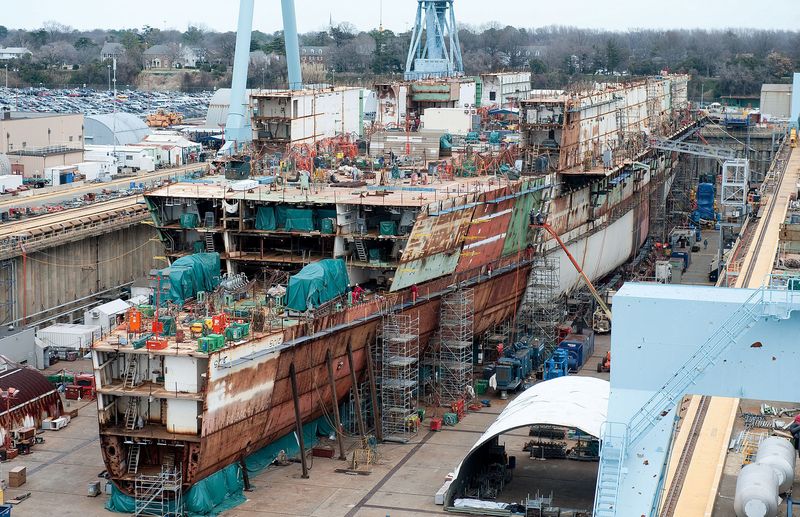 © Reuters. The aircraft carrier Gerald R. Ford (CVN 78) is under construction at Huntington Ingalls Industries-Newport News Shipbuilding in Newport News, Virginia, U.S., in this February 27, 2012 handout photo. Ricky Thompson/U.S. Navy/Handout via REUTERS/ File Photo