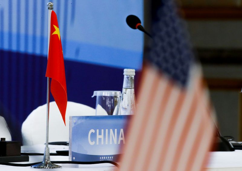 &copy; Reuters. Bandeiras de China e EUA em Pequim
 30/1/2019   REUTERS/Thomas Peter