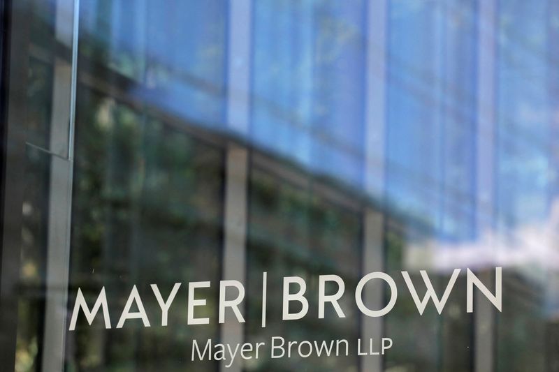 &copy; Reuters. FILE PHOTO: Signage is seen outside of the law firm Mayer Brown LLP in Washington, D.C., U.S., August 30, 2020. REUTERS/Andrew Kelly/File Photo