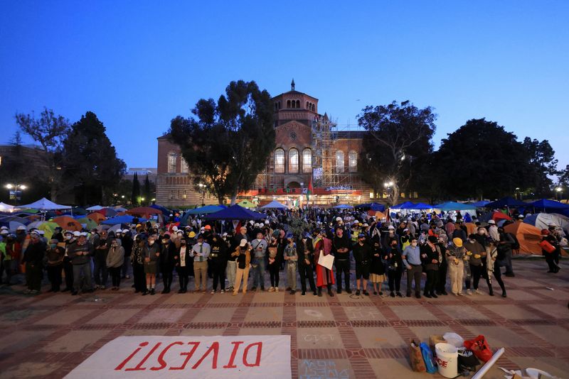 &copy; Reuters. Members of UCLA faculty stand on the frontlines as protesters stand together in the encampment after they were asked to leave by UCLA campus police, during a protest in support of Palestinians in Gaza, at the University of California Los Angeles (UCLA), a