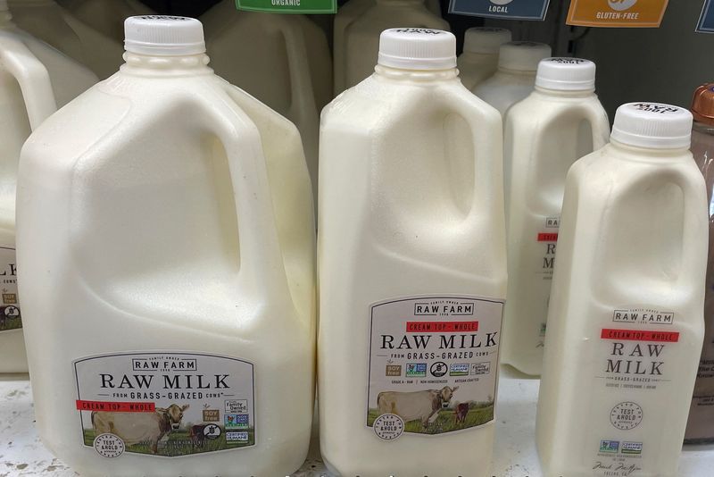 &copy; Reuters. FILE PHOTO: Bottles of raw milk are seen in a display in a Sprouts Farmers Market store in Los Angeles, California, U.S. April 29, 2024. REUTERS/Lisa Baertlein/File Photo