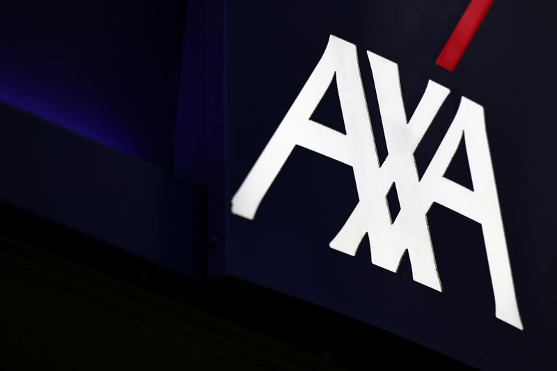 © Reuters. The logo of French Insurer Axa is seen outside a building in Paris, France, February 4, 2022. REUTERS/Sarah Meyssonnier/File Photo