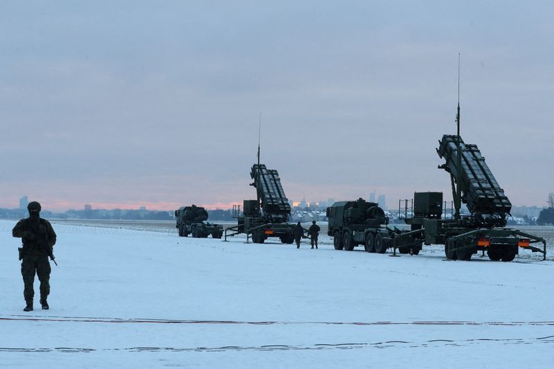 © Reuters. FILE PHOTO: Serviceman patrols in front of the Patriot air defence system during Polish military training on the missile systems at the airport in Warsaw, Poland February 7, 2023. REUTERS/Kacper Pempel/File Photo