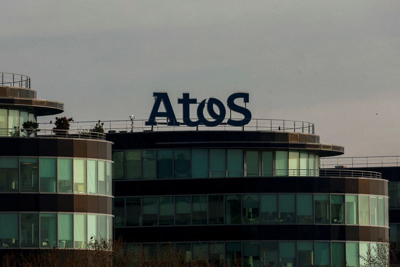 &copy; Reuters. Le logo de la société française de conseil en informatique Atos, visible sur un bâtiment de la société à Bezons près de Paris, France. /Photo prise le 20 mars 2024/REUTERS/Gonzalo Fuentes