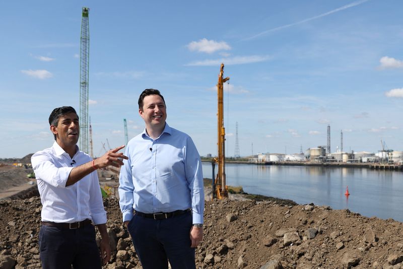 &copy; Reuters. FILE PHOTO: Former Chancellor of the Exchequer Rishi Sunak and Tees Valley Mayor Ben Houchen visit the Teesside Freeport in Redcar, Britain, July 16, 2022. REUTERS/Lee Smith/File Photo