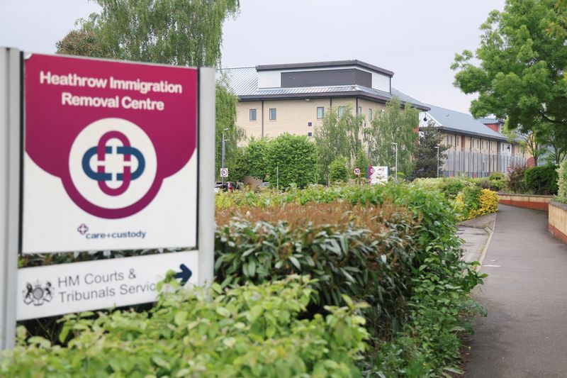 &copy; Reuters. FILE PHOTO: A sign informs visitors of the area which Colnbrook immigration removal centre is a part of, in Middlesex, Britain May 2, 2024. REUTERS/Gerhard Mey/File Photo