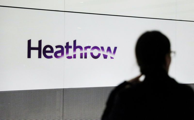 &copy; Reuters. A member of the public waits in the arrivals hall at Terminal 5 of Heathrow Airport in London, Britain, December 5, 2023. REUTERS/Alishia Abodunde/ File Photo