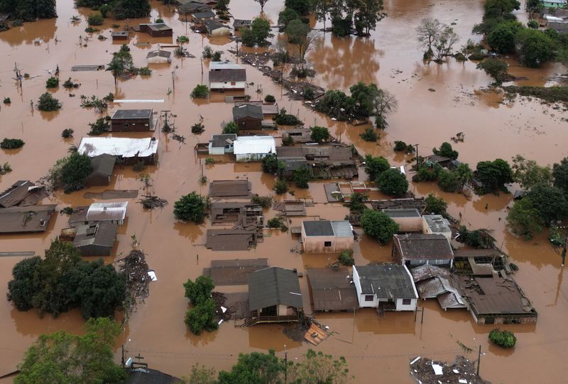 © Reuters. Un dron muestra una zona afectada por las inundaciones en Encantado, estado de Rio Grande do Sul, Brasil. 3 de mayo de 2024. REUTERS/Diego Vara