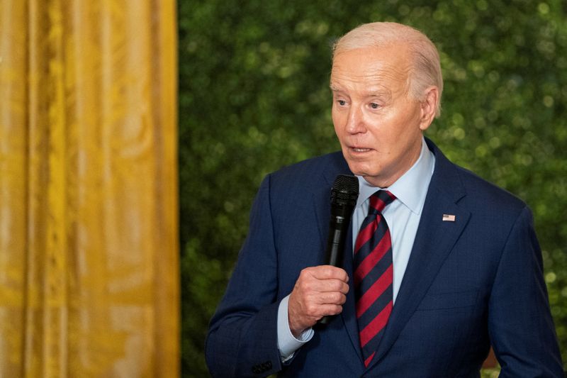&copy; Reuters. FILE PHOTO: U.S. President Joe Biden speaks during the Teachers of the Year state dinner at the White House in Washington, U.S., May 2, 2024. REUTERS/Nathan Howard/File Photo