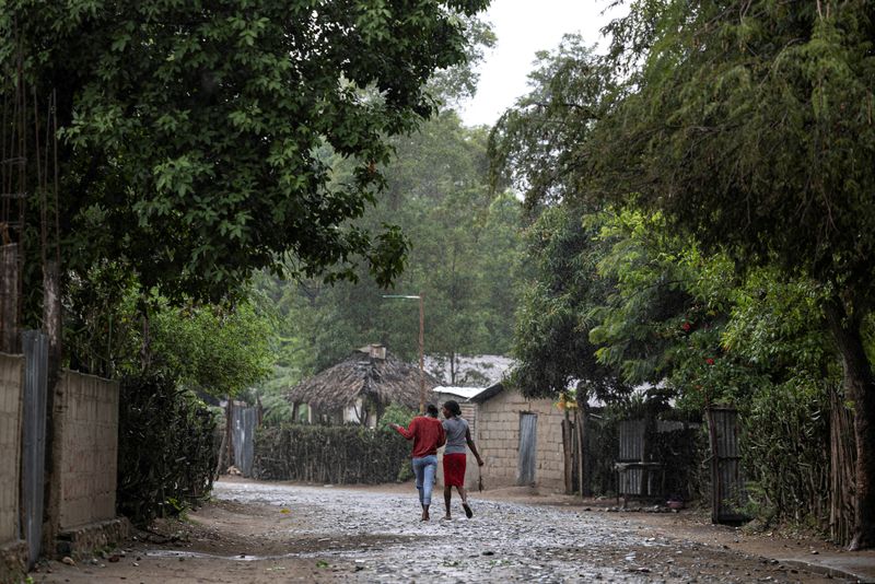 &copy; Reuters. FILE PHOTO: Women walk under the rain in the Malfety neighborhood of Fort Liberte, Haiti April 27, 2024. REUTERS/Ricardo Arduengo/File Photo