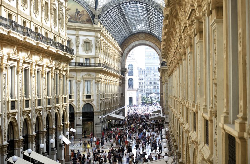 &copy; Reuters. La galerie commerciale Vittorio Emanuele II à Milan, en Italie. /Photo prise le 25 août 2015/REUTERS/Flavio Lo Scalzo