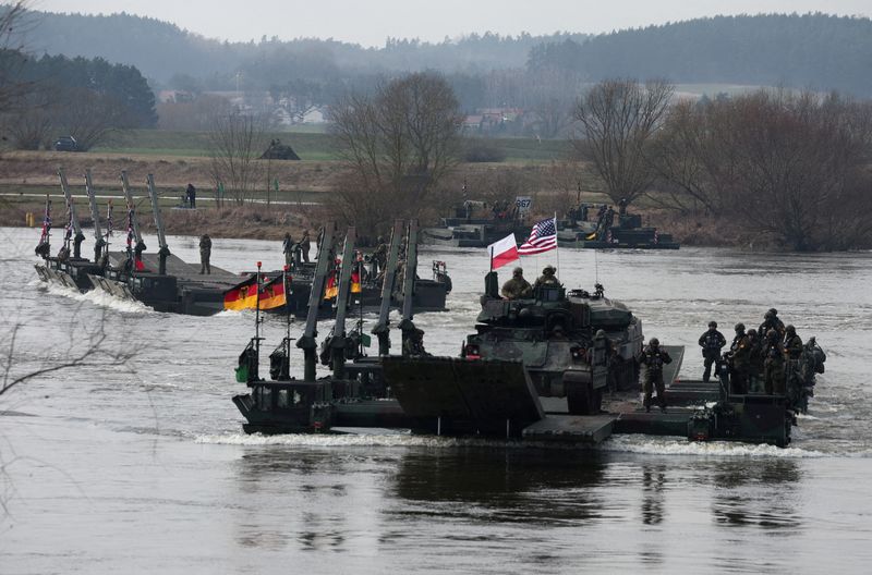 &copy; Reuters. FILE PHOTO: German soldiers transport U.S. soldiers in an M2 Bradley infantry fighting vehicle as they cross Vistula River during NATO Dragon-24, part of the Steadfast Defender 2024 exercise, in Korzeniewo, Poland, March 4, 2024. REUTERS/Kacper Pempel/Fil
