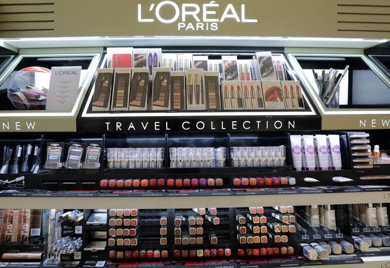 &copy; Reuters. FILE PHOTO: A cosmetic display of French cosmetics group L'Oreal is seen at a duty free shop at the Nice International Airport, in Nice, France, October 10, 2018. REUTERS/Eric Gaillard/File Photo