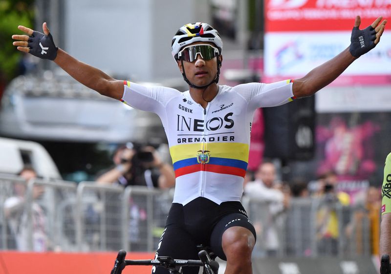 &copy; Reuters. El ciclista ecuatoriano del Ineos Grenadiers Jhonatan Narváez gana la primera etapa del Giro d'Italia, entre Venaria Reale y Turín, Italia. 4 mayo 2024. REUTERS/Jennifer Lorenzini