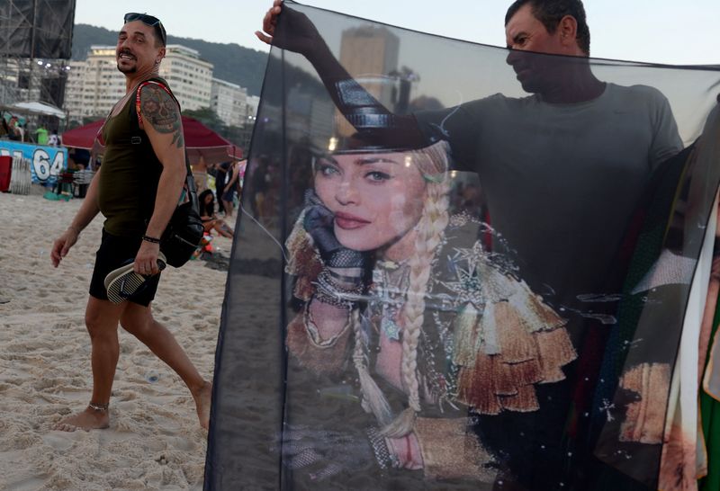 &copy; Reuters. A man sells Madonna's merchandise as people gather at Copacabana beach to attend her concert in Rio de Janeiro, Brazil May 4, 2024. REUTERS/Pilar Olivares