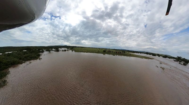 &copy; Reuters. A view from a helicopter shows a swollen river within the flooded area following heavy rainfall in the Talek region, of the Maasai Mara National Reserve in southwestern Kenya, May 1, 2024. Mara Elephant Project/Handout via REUTERS 