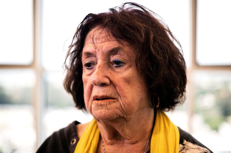 &copy; Reuters. بيلها حاييم (86 عاما)التي هربت منها مع أسرتها عندما كانت طفلة خلال الحرب العالمية الثانية خلال مقابلة مع رويترز في هرتسليا في الأول من مايو أي