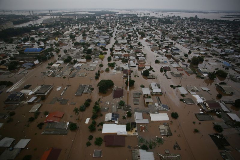 &copy; Reuters. General view shows an area affected by the floods in Canoas, at the Rio Grande do Sul state, Brazil, May 4, 2024. REUTERS/Renan Mattos