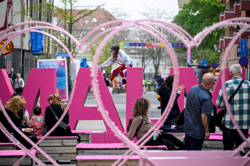 &copy; Reuters. A child sits on a sign, ahead of the Eurovision Song Contest, in Malmo, Sweden May 4, 2024.  TT News Agency/Johan Nilsson/via REUTERS/ File Photo