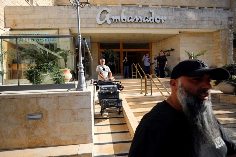 © Reuters. A man maneuvers media equipment following an Israeli police raid on Al Jazeera's de facto office at the Ambassador Hotel in Jerusalem, May 5, 2024. REUTERS/Jamal Awad