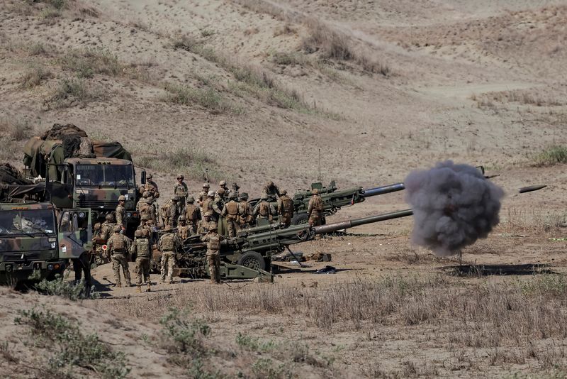 &copy; Reuters. U.S. soldiers fire 155mm and 105mm Howitzers during a live fire exercise in the annual joint military exercises between U.S. and Philippine troops called "Balikatan" or shoulder-to-shoulder, at Laoag, Ilocos Norte, Philippines, May 6, 2024. REUTERS/Eloisa