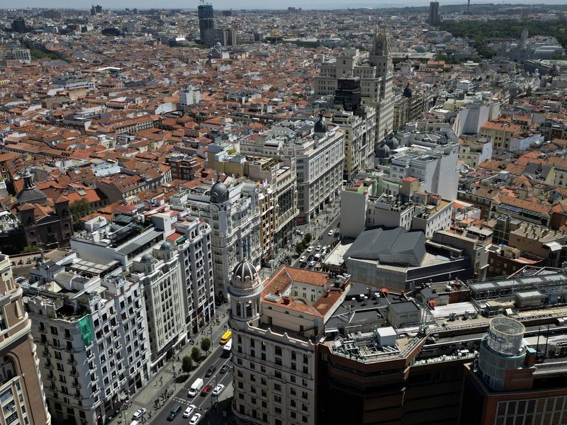 &copy; Reuters. FOTO DE ARCHIVO. Vista aérea del bulevar de la Gran Vía en Madrid, España. 20 de julio de 2023. REUTERS/Guillermo Martínez