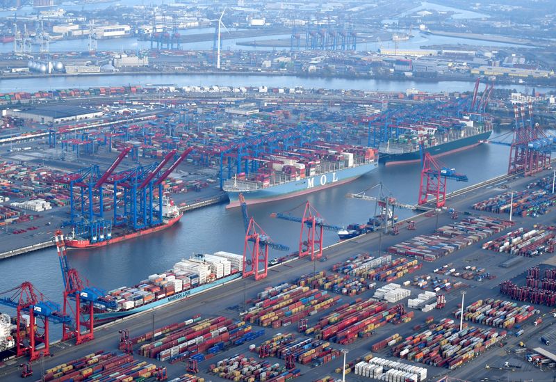 &copy; Reuters. FOTO DE ARCHIVO. Vista aérea de una terminal de contenedores en el puerto de Hamburgo, Alemania. 14 de noviembre de 2019. REUTERS/Fabian Bimmer