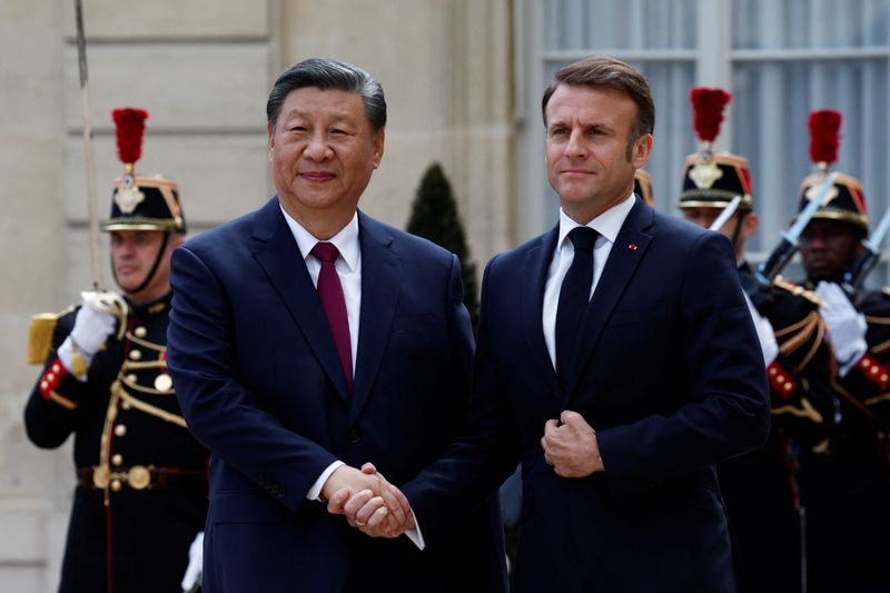 &copy; Reuters. Emmanuel Macron a accueilli lundi à l'Elysée le président chinois Xi Jinping, en visite d'Etat en France. /Photo prise le 6 mai 2024 à Paris, France/REUTERS/Gonzalo Fuentes