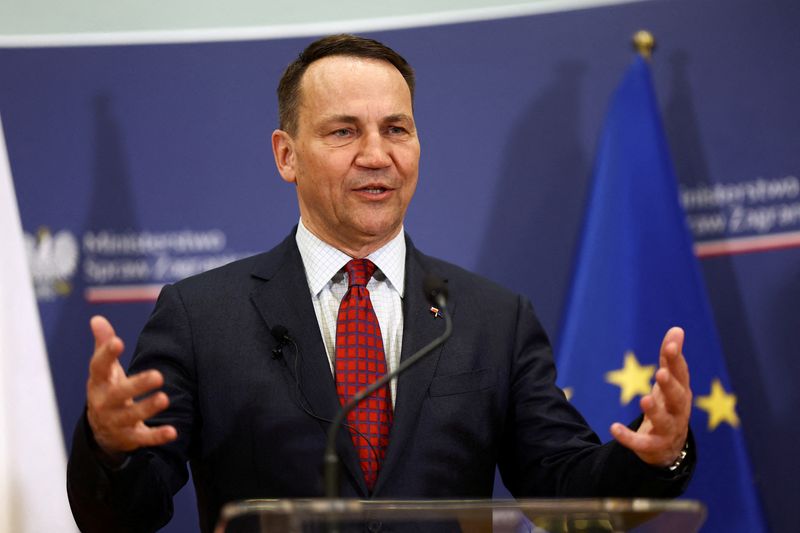 &copy; Reuters. FILE PHOTO: Polish Foreign Minister Radoslaw Sikorski speaks during a press conference with German Foreign Minister Annalena Baerbock, as part of celebrations to mark the 20th anniversary of Poland's accession to the European Union, in Slubice, Poland, Ma