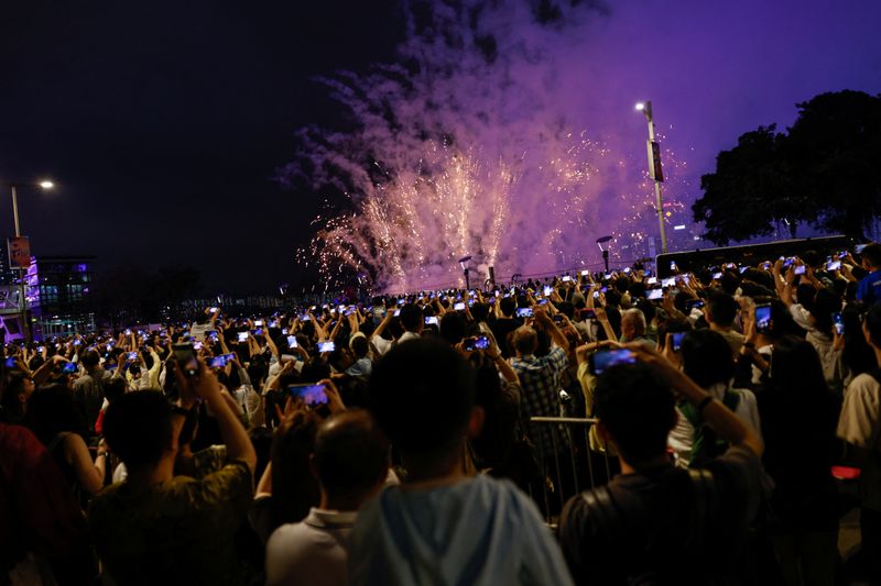 &copy; Reuters. Fogos de Artifício em Hong Kong para comemorar o feriado do Dia do Trabalho
01/05/2024 REUTERS/Tyrone Siu