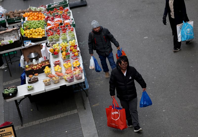 &copy; Reuters. FILE PHOTO: People walk through Surrey Street market in Croydon, south London, Britain, February 26, 2024. REUTERS/Hannah McKay/File photo