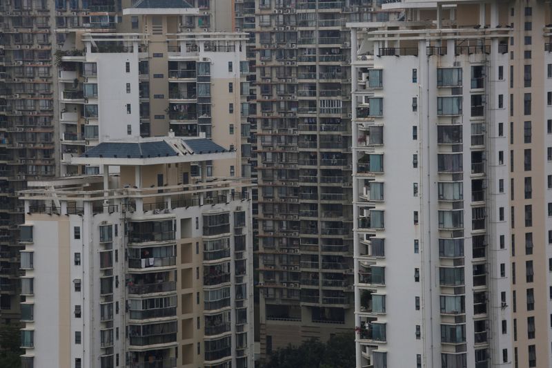 &copy; Reuters. 　民間不動産調査会社の中国指数研究院が５月６日に発表した今年の労働節（メーデー）の休暇期間における中国の１日平均住宅販売件数は、前年比４７％減少し、新型コロナ禍前となる２