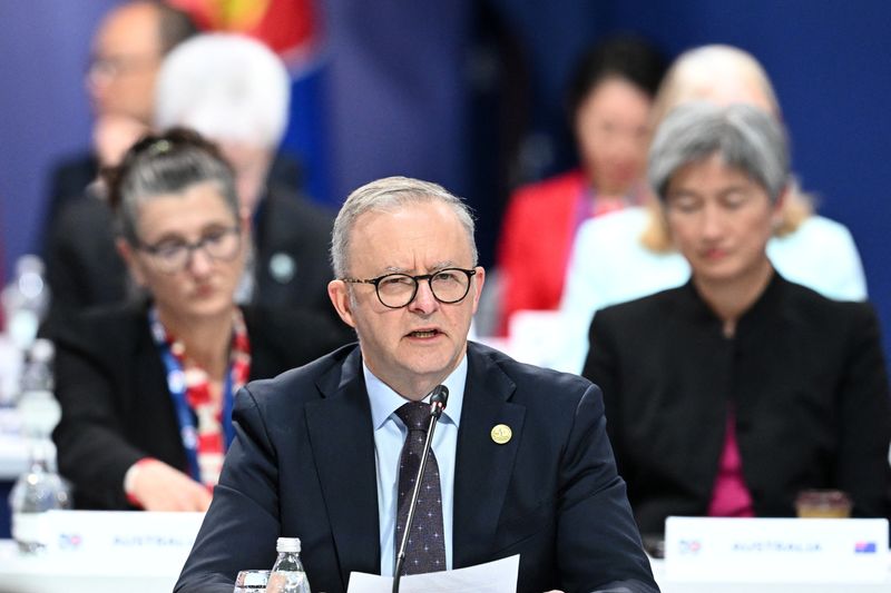 &copy; Reuters. Australian Prime Minister Anthony Albanese (centre) gives an address to the Leaders’ Plenary during the 2024 ASEAN-Australia Special Summit at the Melbourne Convention and Exhibition Centre in Melbourne, Australia, March 6, 2024.    JOEL CARRETT/Pool vi